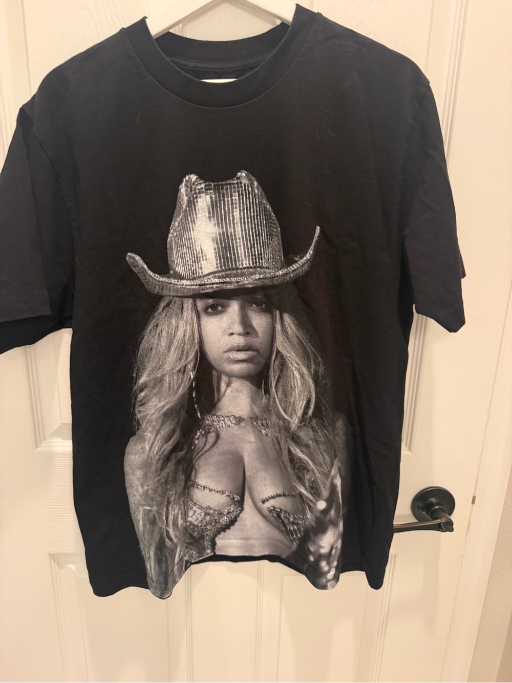 Official Beyonce Renaissance World Tour
2023 Cowboy Hat Graphic Tee Black Size L